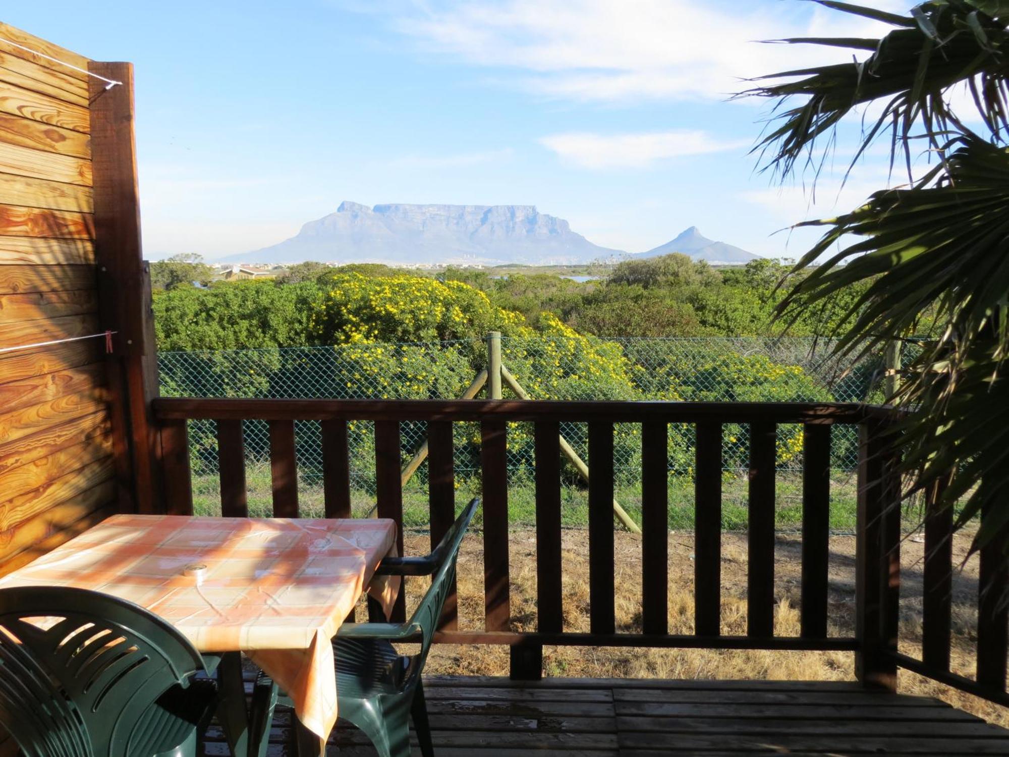 Cape Oasis Guesthouse Bloubergstrand Dış mekan fotoğraf