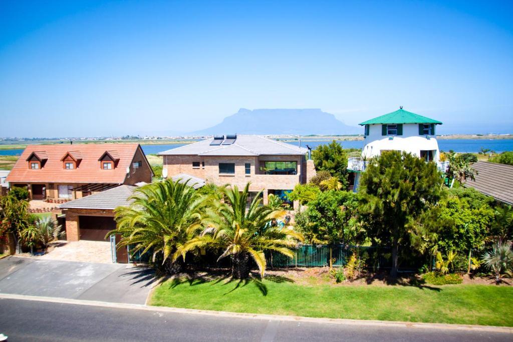 Cape Oasis Guesthouse Bloubergstrand Dış mekan fotoğraf